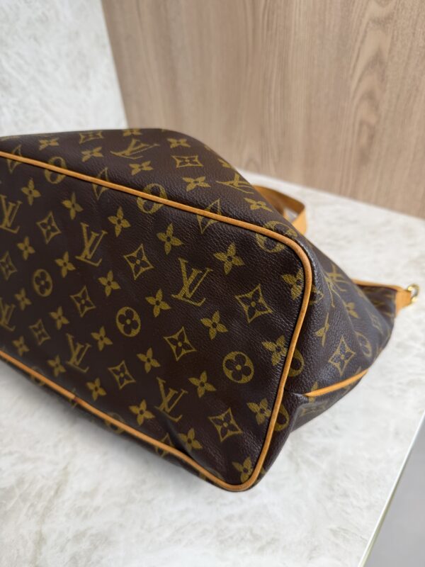 https://renvo.cn/louis-vuitton-damier-ebene-speedy-35-5/