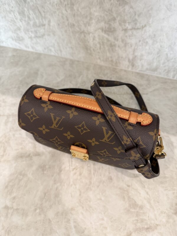 Louis Vuitton Monogram Pochette Métis East West