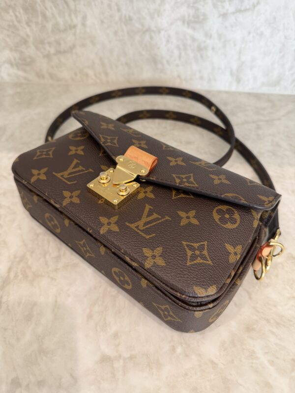 Louis Vuitton Monogram Pochette Métis East West