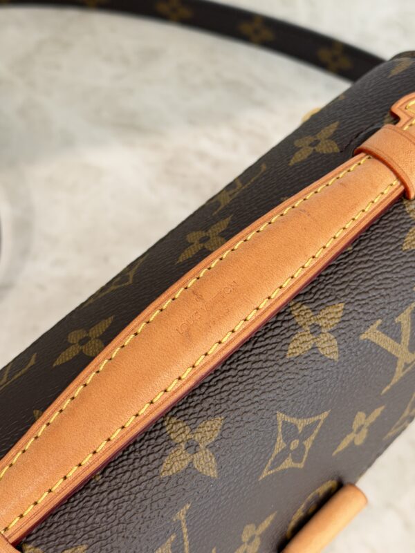 Louis Vuitton Monogram Pochette Métis East West